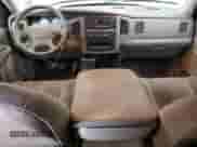 2003 Dodge 1500 ST z VIN 1D7HA18N73S294260, wystawiony jako Copart lot #66727634 z przebiegiem Nie podano mil oraz Szkoda całkowita • Salvage title. Historia ofert i sprzedaży dostępna na DreamBid. Obrazek 8.