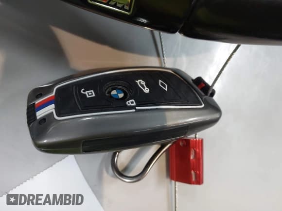 ✅ 2015 BMW M3 • VIN: WBS3C9C5XFP803102 • Lot: 41616127. Wystawiony na IAAI z przebiegiem 44 538 mil. Bezpłatny archiwum sprzedaży aukcyjnych z USA i szczegółowy raport historii pojazdu na DreamBid. Zdjęcie 11.