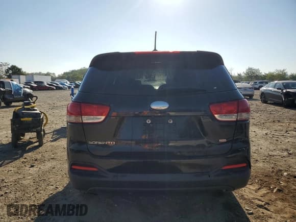 ✅ 2017 Kia Sorento LX • VIN: 5XYPGDA53HG212246 • Lot: 84907725. Listed on Copart with 153,614 mi. Free auction sales archive from the USA and detailed vehicle history report at DreamBid. Image 6.