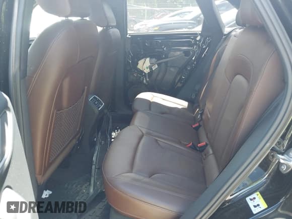 ✅ 2018 Audi Q3 Premium Plus • VIN: WA1JCCFSXJR031463 • Lot: 42724269. Listed on IAAI with 93,642 mi. Free auction sales archive from the USA and detailed vehicle history report at DreamBid. Image 8.