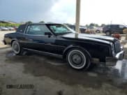 ✅ 1984 Buick Riviera • VIN: 1G4AZ57Y9EE425595 • Lot: 58811455. Wystawiony na Copart z przebiegiem 43 114 mil. Bezpłatny archiwum sprzedaży aukcyjnych z USA i szczegółowy raport historii pojazdu na DreamBid. Zdjęcie 4.