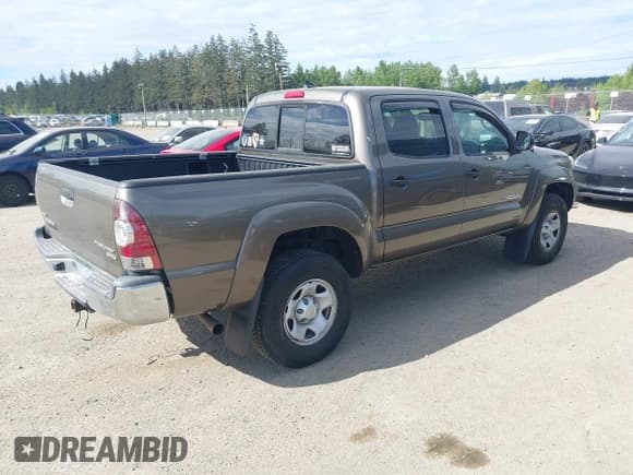 ✅ 2012 Toyota Tacoma PreRunner • VIN: 5TFJX4GN2CX012431 • Lot: 42207556. Listed on IAAI with 172,090 mi. Free auction sales archive from the USA and detailed vehicle history report at DreamBid. Image 4.