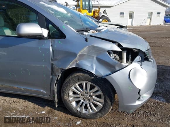 ✅ 2014 Toyota Sienna XLE • VIN: 5TDYK3DC5ES510156 • Lot: 43828821. Listed on IAAI with 233,799 mi. Free auction sales archive from the USA and detailed vehicle history report at DreamBid. Image 6.