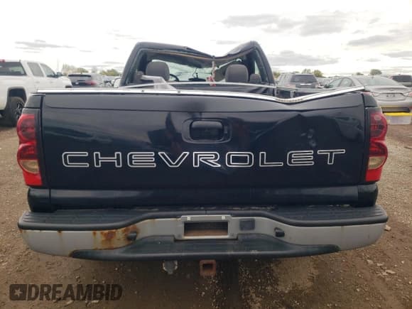 ✅ 2005 Chevrolet Silverado 1500 Work Truck • VIN: 1GCEC14X05Z140580 • Lot: 72363324. Wystawiony na Copart z przebiegiem Nie podano. Bezpłatny archiwum sprzedaży aukcyjnych z USA i szczegółowy raport historii pojazdu na DreamBid. Zdjęcie 6.