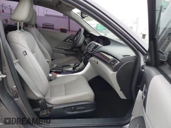 ✅ 2016 Honda Accord EX-L • VIN: 1HGCR3F0XGA030527 • Lot: 43009137. Wystawiony na IAAI z przebiegiem 107 160 mil. Bezpłatny archiwum sprzedaży aukcyjnych z USA i szczegółowy raport historii pojazdu na DreamBid. Zdjęcie 5.