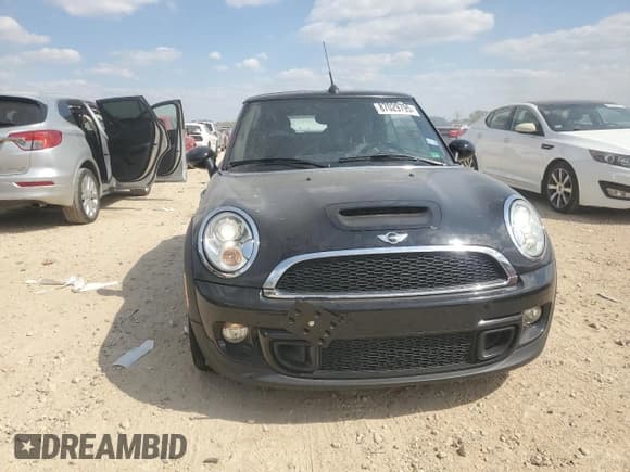 ✅ 2013 MINI Convertible S • VIN: WMWZP3C59DT550519 • Lot: 87029795. Wystawiony na Copart z przebiegiem 72 719 mil. Bezpłatny archiwum sprzedaży aukcyjnych z USA i szczegółowy raport historii pojazdu na DreamBid. Zdjęcie 5.