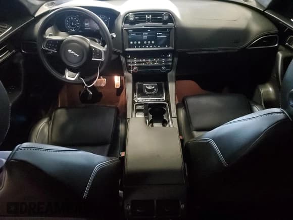 ✅ 2020 Jaguar F-Pace 25t Checkered Flag Edition • VIN: SADCP2FX8LA651937 • Lot: 62865745. Wystawiony na Copart z przebiegiem 35 090 mil. Bezpłatny archiwum sprzedaży aukcyjnych z USA i szczegółowy raport historii pojazdu na DreamBid. Zdjęcie 8.