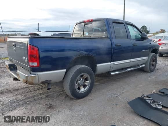 2005 Dodge 1500 SLT z VIN 1D7HU18DX5S142037, wystawiony jako IAAI lot #43557449 z przebiegiem 207 278 mil mil oraz . Historia ofert i sprzedaży dostępna na DreamBid. Obrazek 4.