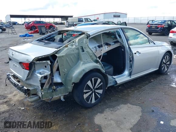 ✅ 2019 Nissan Altima SL • VIN: 1N4BL4EV9KC156248 • Лот: 43282770. Опубликован ранее на IAAI с пробегом 183 478 миль. Бесплатный доступ к архиву аукционных продаж из США и подробный отчёт об истории автомобиля на DreamBid. Изображение 4.