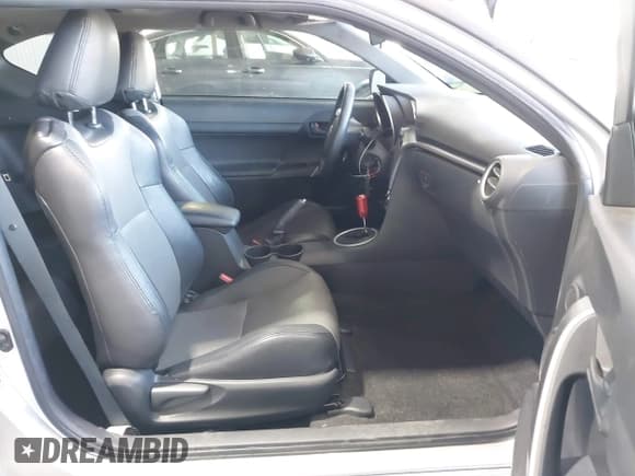 ✅ 2014 Scion tC • VIN: JTKJF5C78E3070062 • Lot: 42606740. Wystawiony na IAAI z przebiegiem 116 245 mil. Bezpłatny archiwum sprzedaży aukcyjnych z USA i szczegółowy raport historii pojazdu na DreamBid. Zdjęcie 5.