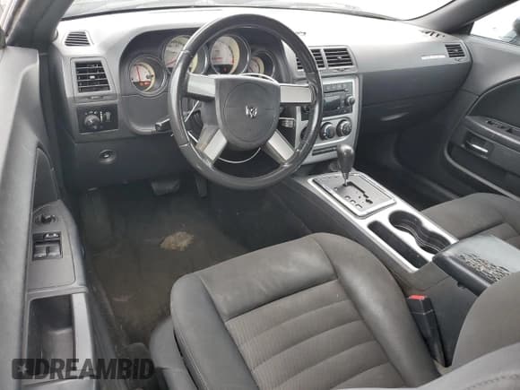 ✅ 2010 Dodge Challenger SE • VIN: 2B3CJ4DV5AH321487 • Lot: 74838084. Wystawiony na Copart z przebiegiem 211 598 mil. Bezpłatny archiwum sprzedaży aukcyjnych z USA i szczegółowy raport historii pojazdu na DreamBid. Zdjęcie 8.