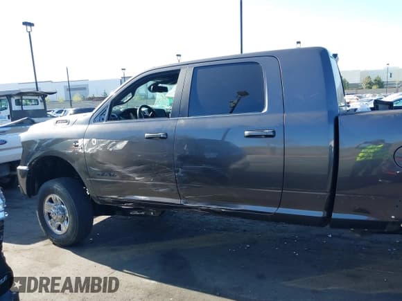 ✅ 2019 Ram 2500 Laramie • VIN: 3C6UR5NL4KG685262 • Лот: 41953870. Опубликован ранее на IAAI с пробегом 56 202 миль. Бесплатный доступ к архиву аукционных продаж из США и подробный отчёт об истории автомобиля на DreamBid. Изображение 6.