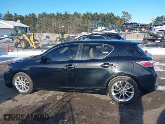 ✅ 2011 Lexus CT 200h • VIN: JTHKD5BH8B2046453 • Lot: 43818492. Listed on IAAI with 235,163 mi. Free auction sales archive from the USA and detailed vehicle history report at DreamBid. Image 13.
