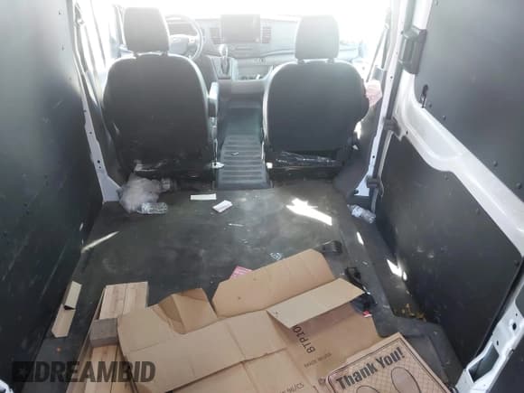 ✅ 2023 Ford Transit Cargo • VIN: 1FTBR1C85PKB69211 • Lot: 43420527. Wystawiony na IAAI z przebiegiem 46 834 mil. Bezpłatny archiwum sprzedaży aukcyjnych z USA i szczegółowy raport historii pojazdu na DreamBid. Zdjęcie 8.