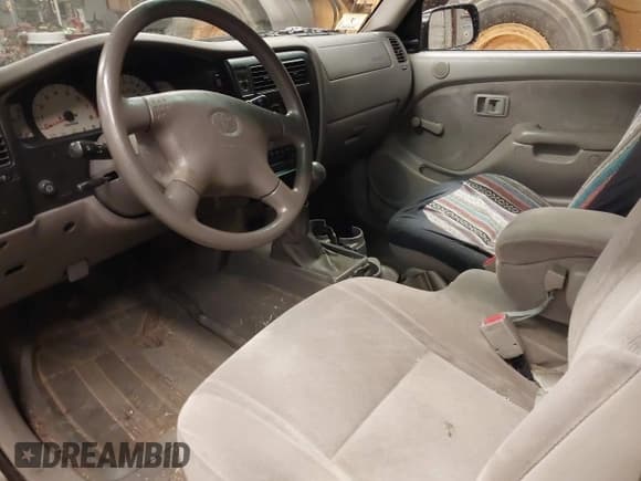 ✅ 2001 Toyota Tacoma • VIN: 5TEVL52N31Z733972 • Lot: 41981498. Listed on IAAI with 212,129 mi. Free auction sales archive from the USA and detailed vehicle history report at DreamBid. Image 5.