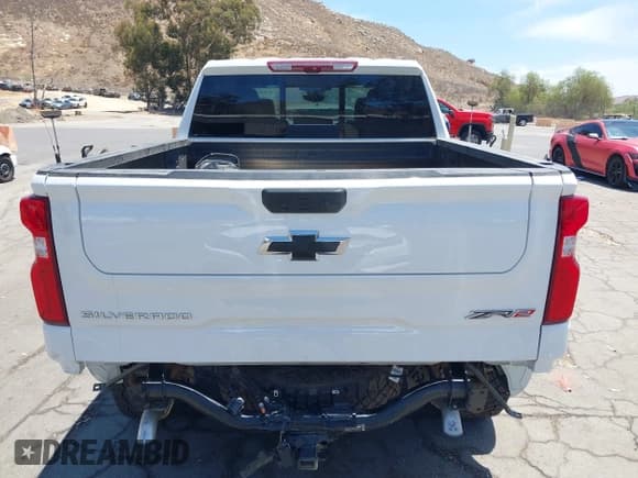 ✅ 2025 Chevrolet Silverado 1500 ZR2 • VIN: 3GCUKHEL3SG294019 • Лот: 42815128. Опубликован ранее на IAAI с пробегом 7 721 миль. Бесплатный доступ к архиву аукционных продаж из США и подробный отчёт об истории автомобиля на DreamBid. Изображение 16.