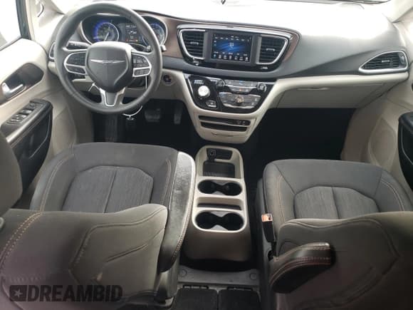 ✅ 2018 Chrysler Pacifica LX • VIN: 2C4RC1CG2JR188640 • Lot: 50393385. Listed on Copart with 282,040 mi. Free auction sales archive from the USA and detailed vehicle history report at DreamBid. Image 8.