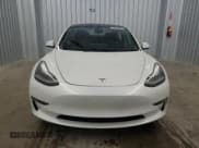 ✅ 2022 Tesla Model 3 • VIN: 5YJ3E1EA5NF372478 • Lot: 69196435. Wystawiony na Copart z przebiegiem 132 782 mil. Bezpłatny archiwum sprzedaży aukcyjnych z USA i szczegółowy raport historii pojazdu na DreamBid. Zdjęcie 5.