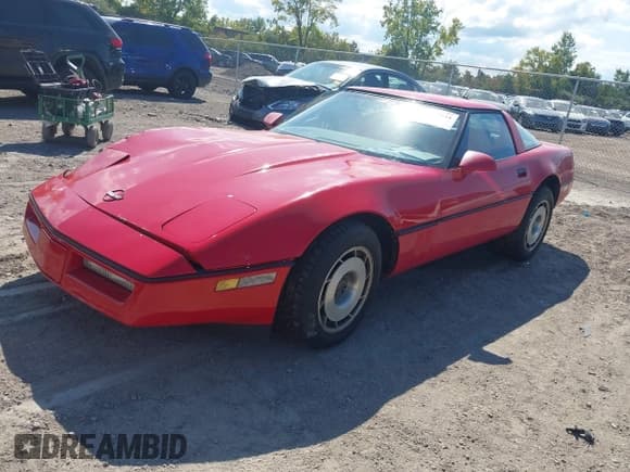 ✅ 1986 Chevrolet Corvette • VIN: 1G1YY0787G5101727 • Lot: 43153944. Wystawiony na IAAI z przebiegiem Nie podano. Bezpłatny archiwum sprzedaży aukcyjnych z USA i szczegółowy raport historii pojazdu na DreamBid. Zdjęcie 2.