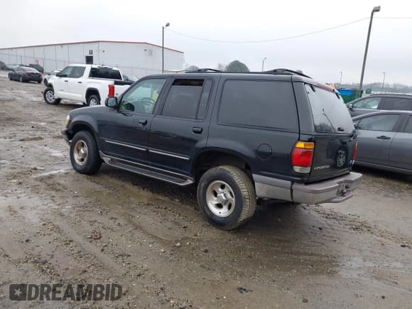 ✅ 1997 Ford Explorer XLT • VIN: 1FMDU32P8VZC18431 • Lot: 41432929. Listed on IAAI with 185,389 mi. Free auction sales archive from the USA and detailed vehicle history report at DreamBid. Image 3.