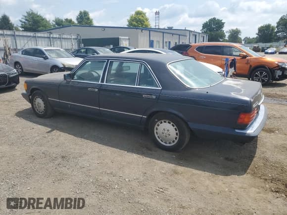 ✅ 1990 Mercedes-Benz 420 SEL • VIN: WDBCA35E7LA535629 • Лот: 66159205. Опубликован ранее на Copart с пробегом 152 634 миль. Бесплатный доступ к архиву аукционных продаж из США и подробный отчёт об истории автомобиля на DreamBid. Изображение 2.