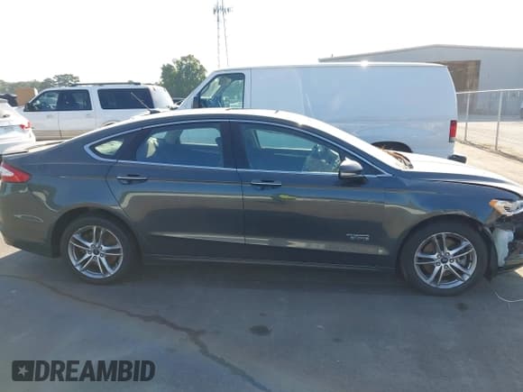 ✅ 2015 Ford Fusion Titanium • VIN: 3FA6P0SU8FR243611 • Lot: 43169838. Wystawiony na IAAI z przebiegiem 131 248 mil. Bezpłatny archiwum sprzedaży aukcyjnych z USA i szczegółowy raport historii pojazdu na DreamBid. Zdjęcie 13.