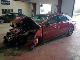 2025 Hyundai Sonata Limited z VIN KMHL54JJ3SA104035, wystawiony jako Copart lot #67061205 z przebiegiem Nie podano mil oraz Szkoda całkowita • Salvage title. Historia ofert i sprzedaży dostępna na DreamBid. Obrazek 1.