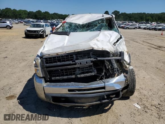 ✅ 2007 Chevrolet Silverado 2500HD 2LT • VIN: 1GCHK23K97F567398 • Lot: 58485604. Wystawiony na Copart z przebiegiem Nie podano. Bezpłatny archiwum sprzedaży aukcyjnych z USA i szczegółowy raport historii pojazdu na DreamBid. Zdjęcie 5.