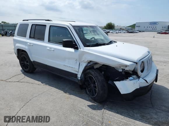 ✅ 2017 Jeep Patriot Sport SE • VIN: 1C4NJPBA7HD122697 • Lot: 57987315. Listed on Copart with 136,757 mi. Free auction sales archive from the USA and detailed vehicle history report at DreamBid. Image 4.