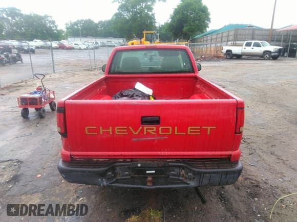 ✅ 1998 Chevrolet S-10 • VIN: 1GCCS14X7WK207793 • Lot: 42082374. Wystawiony na IAAI z przebiegiem 163 949 mil. Bezpłatny archiwum sprzedaży aukcyjnych z USA i szczegółowy raport historii pojazdu na DreamBid. Zdjęcie 16.