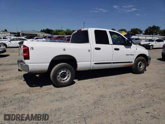 2007 Dodge 1500 ST z VIN 1D7HA18K07J633216, wystawiony jako Copart lot #67059255 z przebiegiem 223 898 mil mil oraz Szkoda całkowita • Salvage title. Historia ofert i sprzedaży dostępna na DreamBid. Obrazek 3.
