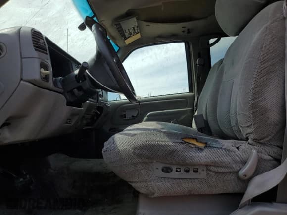 ✅ 2000 Chevrolet Silverado 3500 • VIN: 1GCGC33RXYF421587 • Lot: 81269875. Listed on Copart with 330,642 mi. Free auction sales archive from the USA and detailed vehicle history report at DreamBid. Image 7.