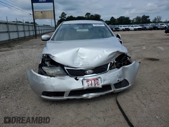 ✅ 2013 Kia Forte EX • VIN: KNAFU4A28D5737975 • Lot: 69840835. Wystawiony na Copart z przebiegiem 174 578 mil. Bezpłatny archiwum sprzedaży aukcyjnych z USA i szczegółowy raport historii pojazdu na DreamBid. Zdjęcie 5.