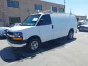 ✅ 2020 Chevrolet Express Cargo • VIN: 1GCWGAFP3L1273819 • Lot: 42299806. Wystawiony na IAAI z przebiegiem 88 391 mil. Bezpłatny archiwum sprzedaży aukcyjnych z USA i szczegółowy raport historii pojazdu na DreamBid. Zdjęcie 2.