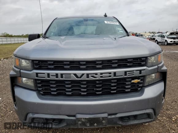 ✅ 2020 Chevrolet Silverado 1500 Custom • VIN: 1GCRWBEF3LZ191136 • Lot: 81049624. Wystawiony na Copart z przebiegiem 77 711 mil. Bezpłatny archiwum sprzedaży aukcyjnych z USA i szczegółowy raport historii pojazdu na DreamBid. Zdjęcie 5.