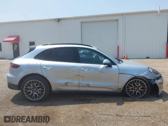 ✅ 2018 Porsche Macan • VIN: WP1AA2A53JLB03015 • Lot: 42519775. Listed on IAAI with 21,487 mi. Free auction sales archive from the USA and detailed vehicle history report at DreamBid. Image 13.