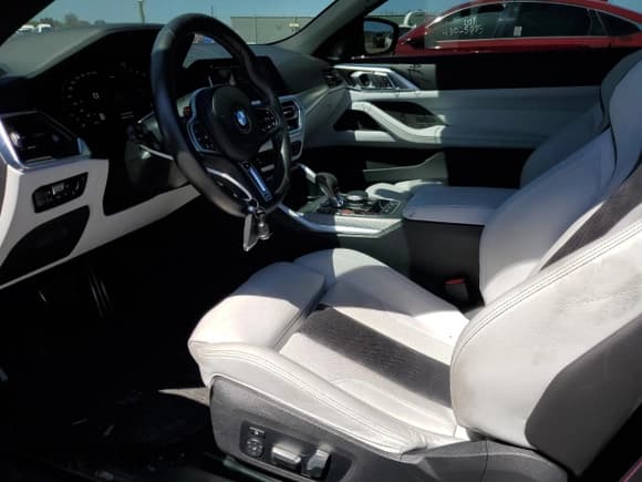 ✅ 2022 BMW M4 Competition xDrive • VIN: WBS33BA09NCK88209 • Лот: 46529225. Опубликован ранее на Copart с пробегом 12 036 миль. Бесплатный доступ к архиву аукционных продаж из США и подробный отчёт об истории автомобиля на DreamBid. Изображение 7.