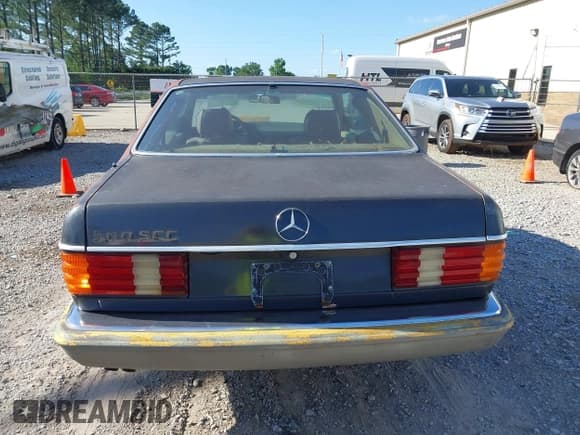 ✅ 1986 Mercedes-Benz 560 560SEC • VIN: WDBCA45D7GA200289 • Лот: 42313986. Опубликован ранее на IAAI с пробегом 203 457 миль. Бесплатный доступ к архиву аукционных продаж из США и подробный отчёт об истории автомобиля на DreamBid. Изображение 16.