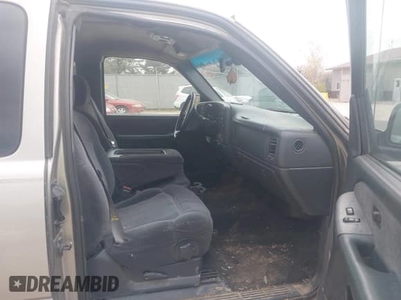 ✅ 2001 Chevrolet Silverado 2500 • VIN: 1GCGK29U41Z216201 • Lot: 43580808. Wystawiony na IAAI z przebiegiem 222 228 mil. Bezpłatny archiwum sprzedaży aukcyjnych z USA i szczegółowy raport historii pojazdu na DreamBid. Zdjęcie 5.