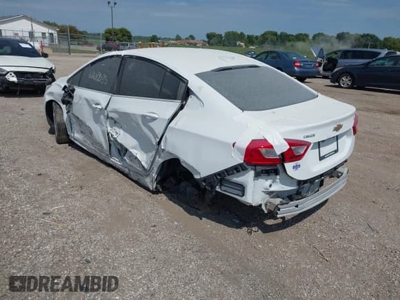 ✅ 2019 Chevrolet Cruze LT • VIN: 1G1BE5SM9K7118039 • Lot: 43106145. Listed on IAAI with Not provided. Free auction sales archive from the USA and detailed vehicle history report at DreamBid. Image 3.