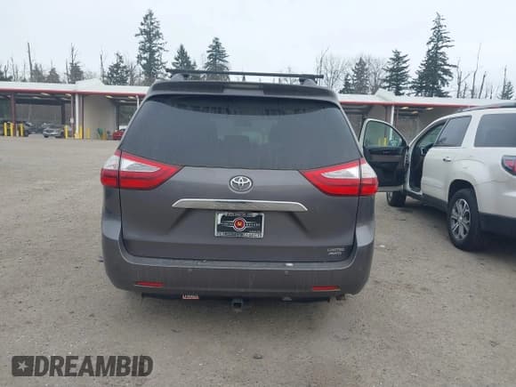 ✅ 2015 Toyota Sienna Limited • VIN: 5TDDK3DC4FS096867 • Lot: 41451129. Listed on IAAI with 226,548 mi. Free auction sales archive from the USA and detailed vehicle history report at DreamBid. Image 16.