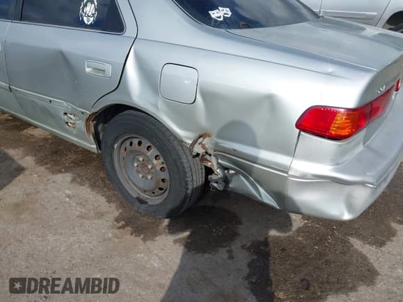 ✅ 2000 Toyota Camry LE • VIN: JT2BG22K1Y0398192 • Lot: 43728207. Wystawiony na IAAI z przebiegiem 370 608 mil. Bezpłatny archiwum sprzedaży aukcyjnych z USA i szczegółowy raport historii pojazdu na DreamBid. Zdjęcie 12.