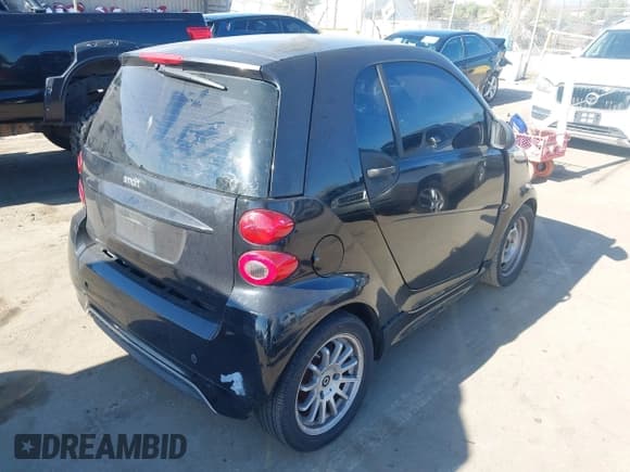 ✅ 2015 Smart fortwo Passion • VIN: WMEEJ3BA1FK804199 • Лот: 43852838. Опубликован ранее на IAAI с пробегом 115 448 миль. Бесплатный доступ к архиву аукционных продаж из США и подробный отчёт об истории автомобиля на DreamBid. Изображение 4.