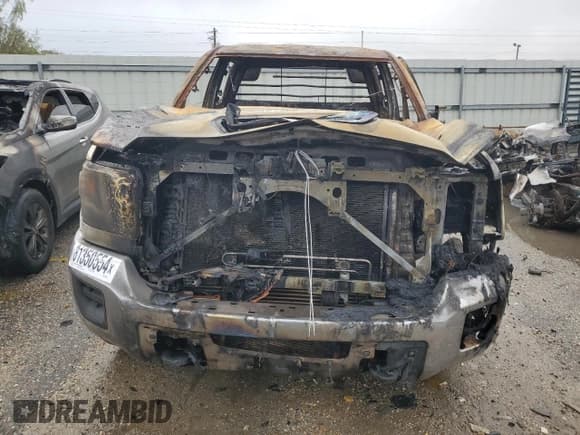 ✅ 2017 GMC Sierra 3500 • VIN: 1GD42VCY5HF224010 • Lot: 81350554. Wystawiony na Copart z przebiegiem Nie podano. Bezpłatny archiwum sprzedaży aukcyjnych z USA i szczegółowy raport historii pojazdu na DreamBid. Zdjęcie 5.