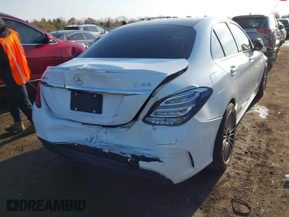 ✅ 2017 Mercedes-Benz C 43 AMG • VIN: 55SWF6EB6HU181431 • Lot: 43687971. Wystawiony na IAAI z przebiegiem 105 695 mil. Bezpłatny archiwum sprzedaży aukcyjnych z USA i szczegółowy raport historii pojazdu na DreamBid. Zdjęcie 6.