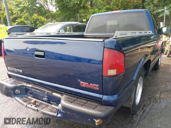✅ 2002 GMC Sonoma SLS • VIN: 1GTCS14W228137442 • Лот: 42273084. Опубликован ранее на IAAI с пробегом 223 117 миль. Бесплатный доступ к архиву аукционных продаж из США и подробный отчёт об истории автомобиля на DreamBid. Изображение 4.