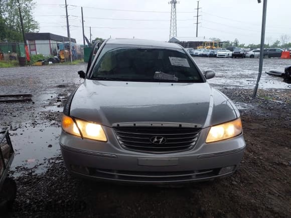✅ 2009 Hyundai Azera Limited • VIN: KMHFC46F39A370401 • Lot: 42370957. Listed on IAAI with 202,696 mi. Free auction sales archive from the USA and detailed vehicle history report at DreamBid. Image 12.
