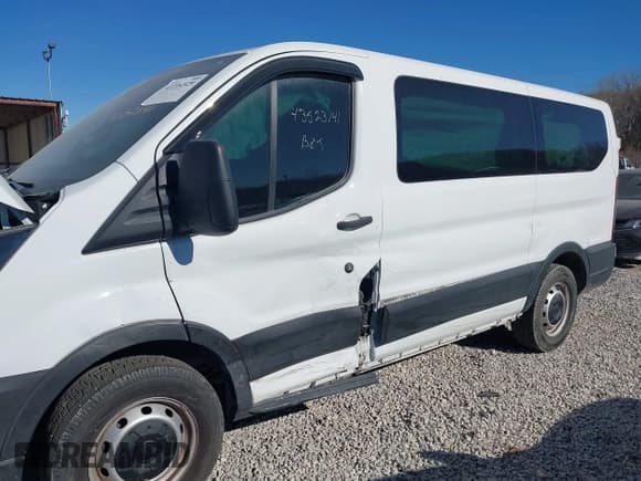 ✅ 2019 Ford Transit Passenger XL • VIN: 1FMZK1ZM7KKB15789 • Lot: 43714529. Listed on IAAI with 52,634 mi. Free auction sales archive from the USA and detailed vehicle history report at DreamBid. Image 6.