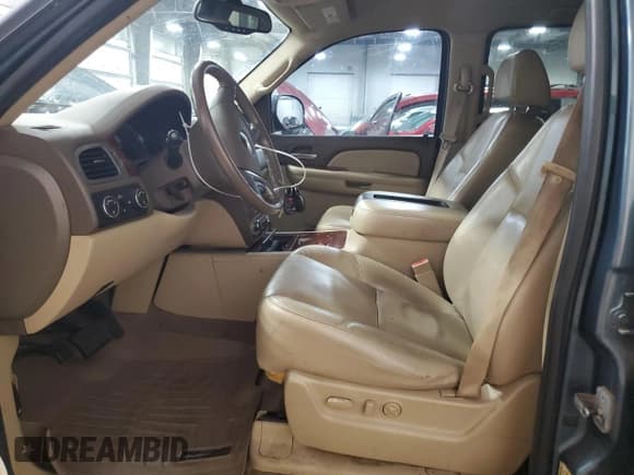 ✅ 2009 Chevrolet Suburban LTZ • VIN: 1GNFK36339R126053 • Lot: 73023584. Wystawiony na Copart z przebiegiem 216 170 mil. Bezpłatny archiwum sprzedaży aukcyjnych z USA i szczegółowy raport historii pojazdu na DreamBid. Zdjęcie 7.