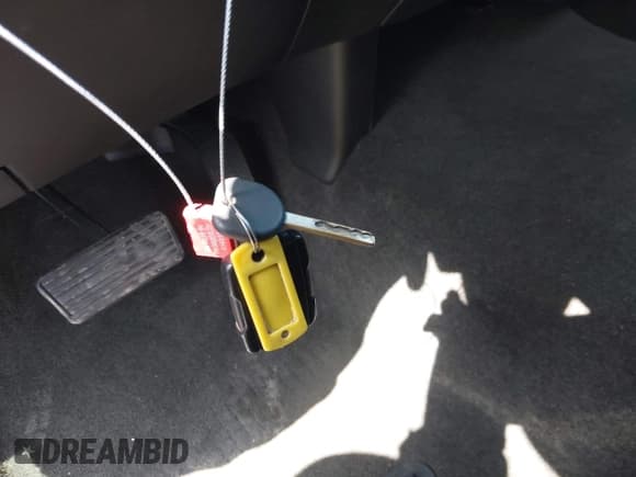 ✅ 2014 Chevrolet Silverado 1500 LT • VIN: 3GCPCREC0EG100695 • Lot: 42522022. Listed on IAAI with 216,635 mi. Free auction sales archive from the USA and detailed vehicle history report at DreamBid. Image 11.